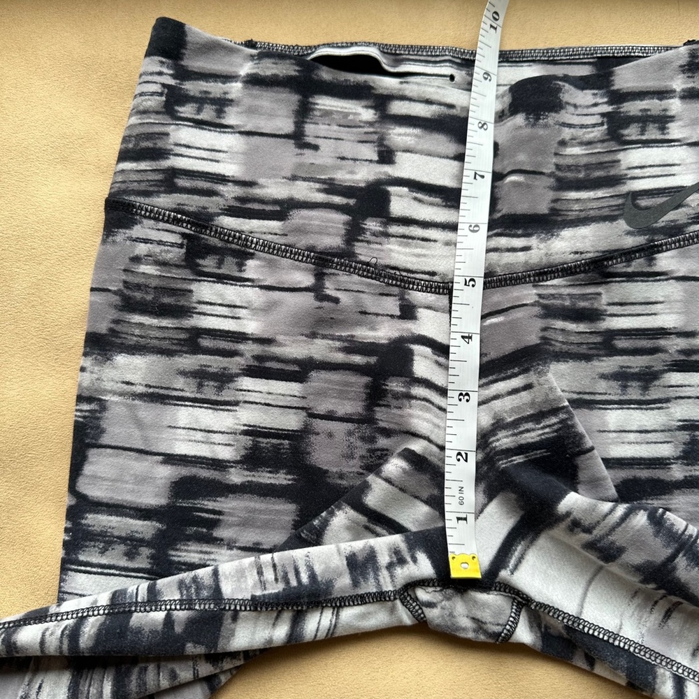 NIKE Dri-Fit Mid Rise Black White Printed Leggings XS - Picture 7 of 8
